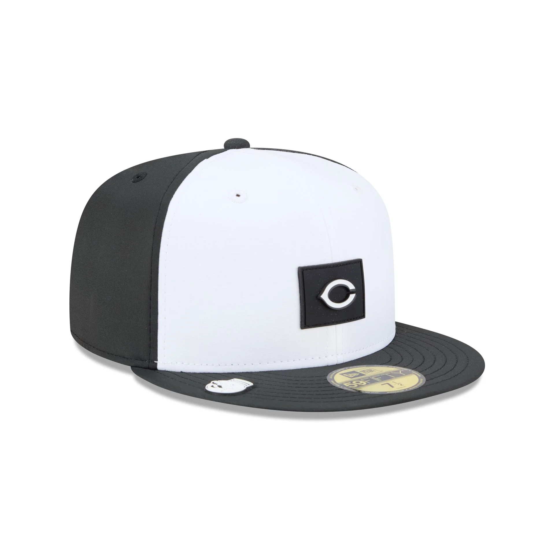 Cincinnati Reds 2026 Clubhouse Black & White 59FIFTY Fitted Hat